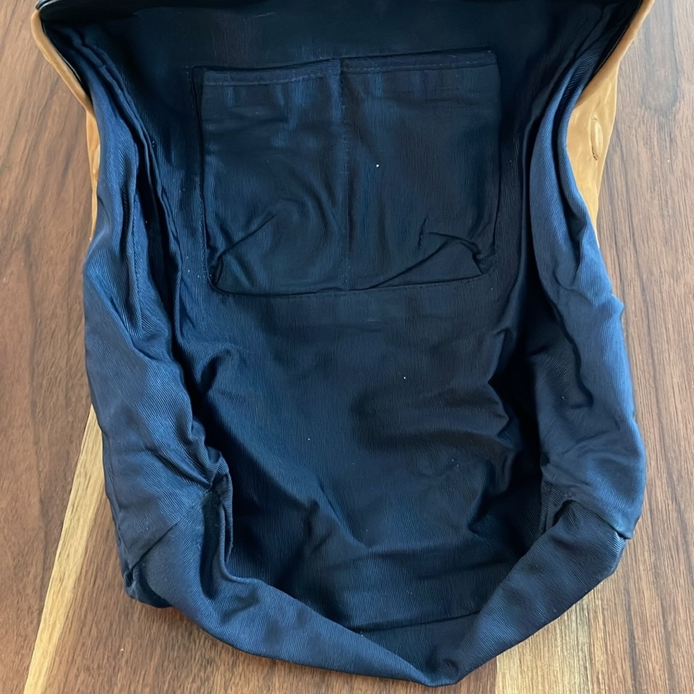 Pour La Victoire Large Butler Gorgeous Leather Tote Handbag. P1250 - Picture 13 of 16